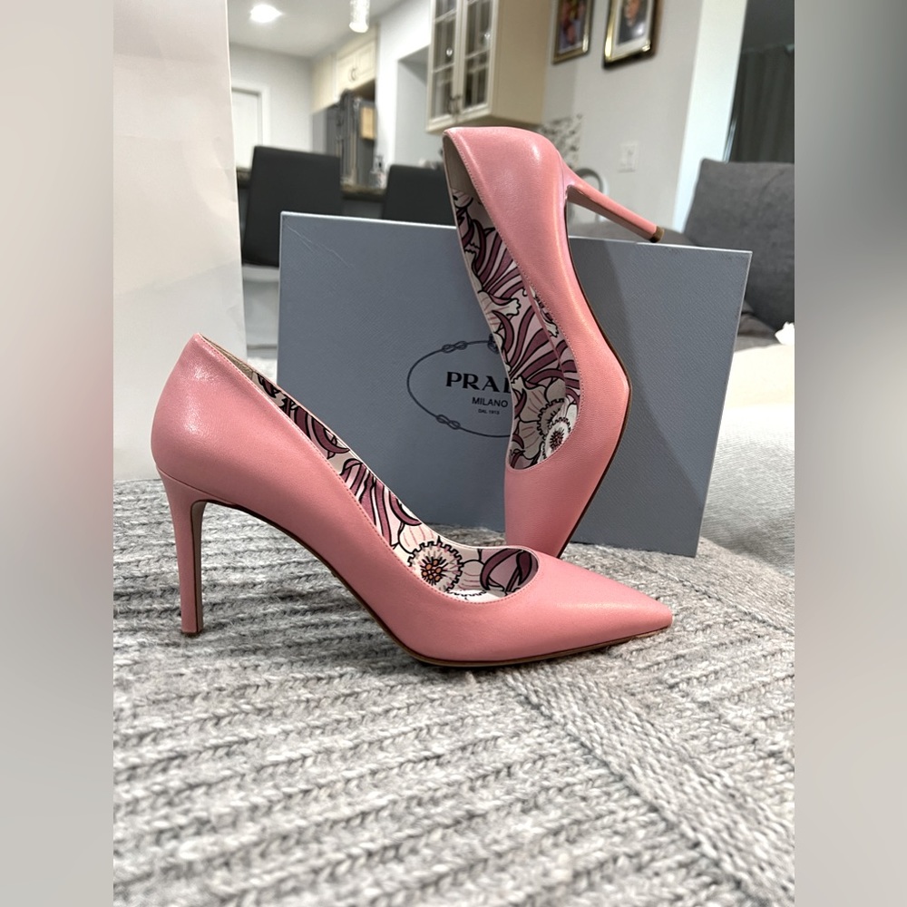 Prada heels shoes new in box
